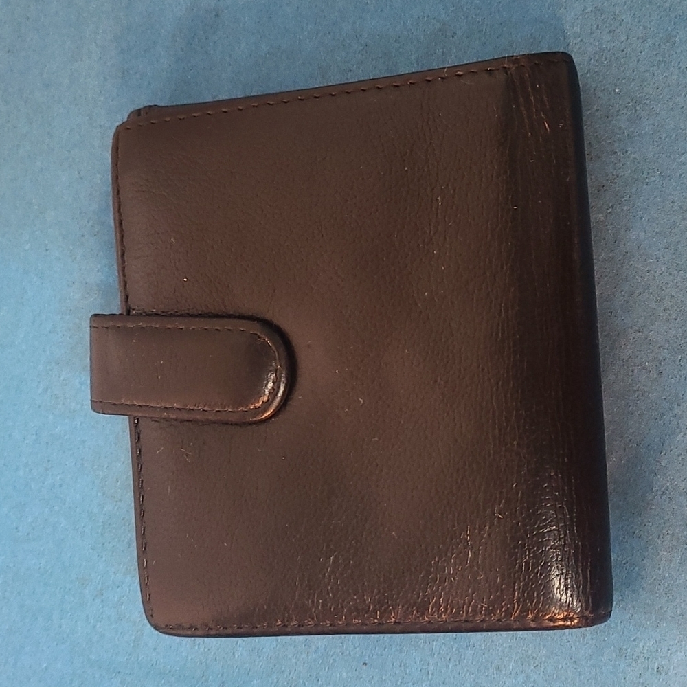 Chanel Sweater Embossed Compact Wallet - Picture 4 of 16